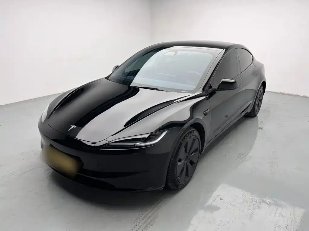 Tesla Model 3 — фото 1