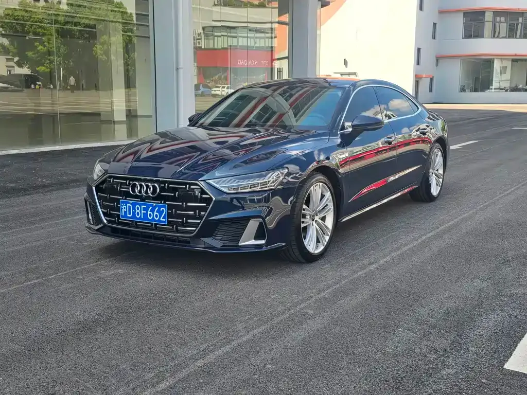 Audi A7L — фото 1