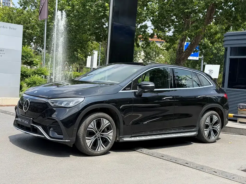 Mercedes-Benz EQE SUV — фото 1