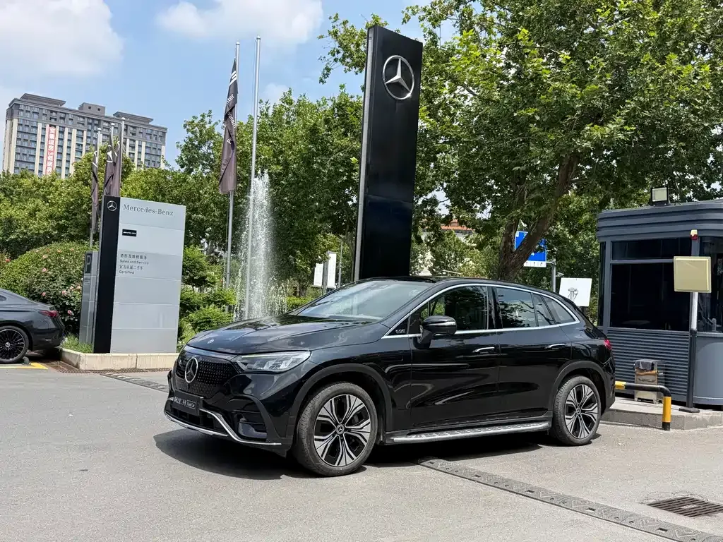 Mercedes-Benz EQE SUV — фото 7