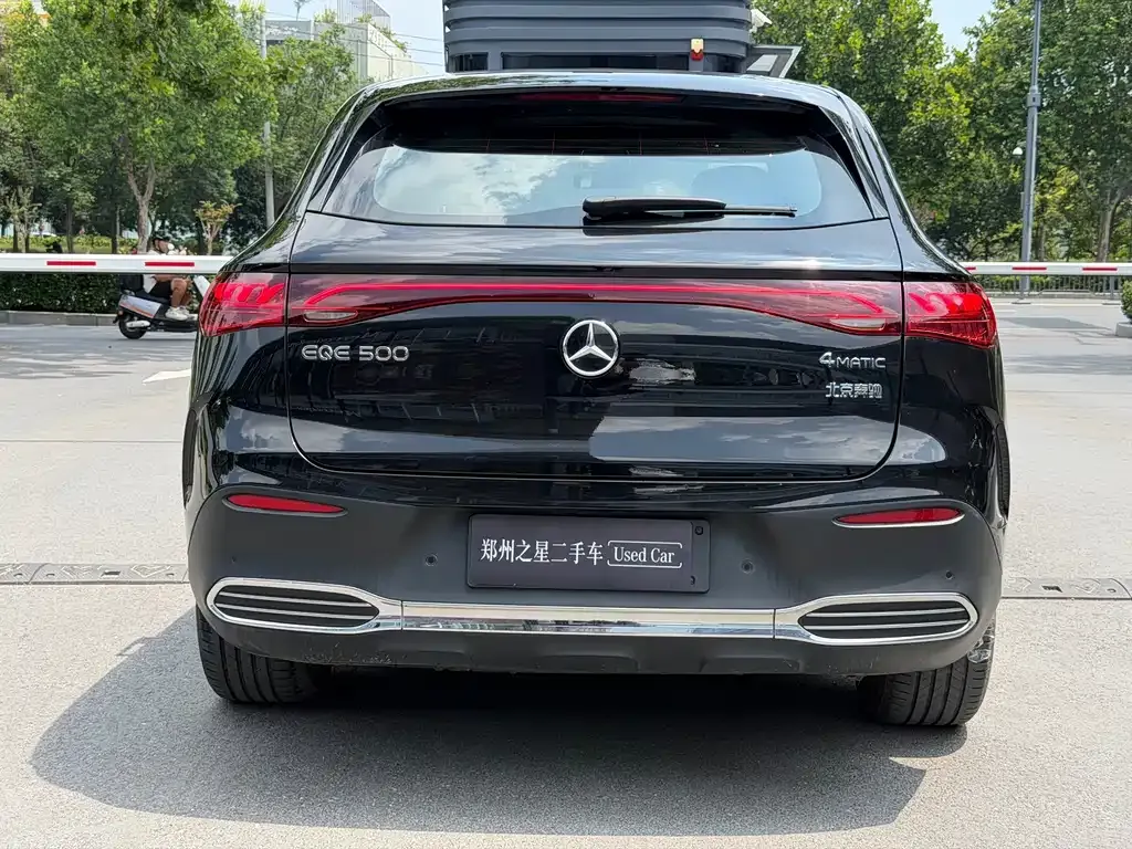 Mercedes-Benz EQE SUV — фото 4