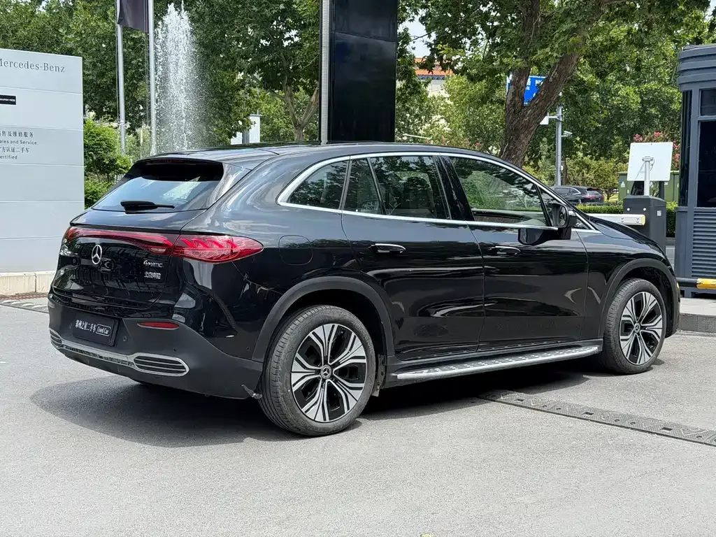 Mercedes-Benz EQE SUV — фото 5