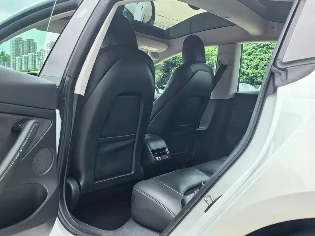 Tesla Model 3 — фото 2