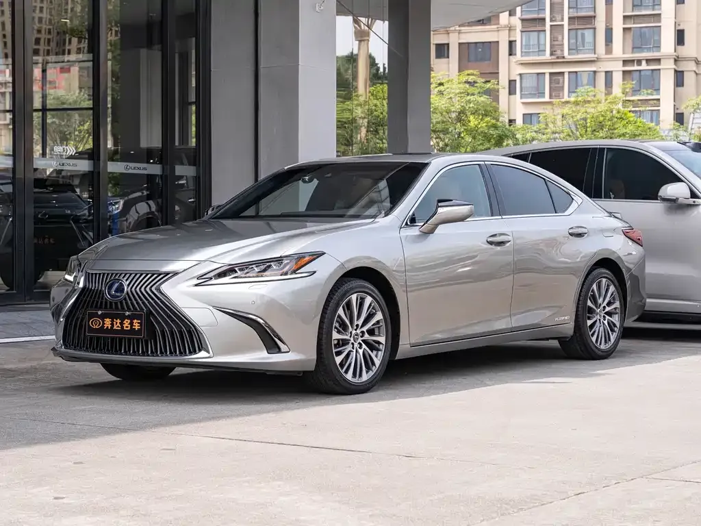Lexus ES — фото 1