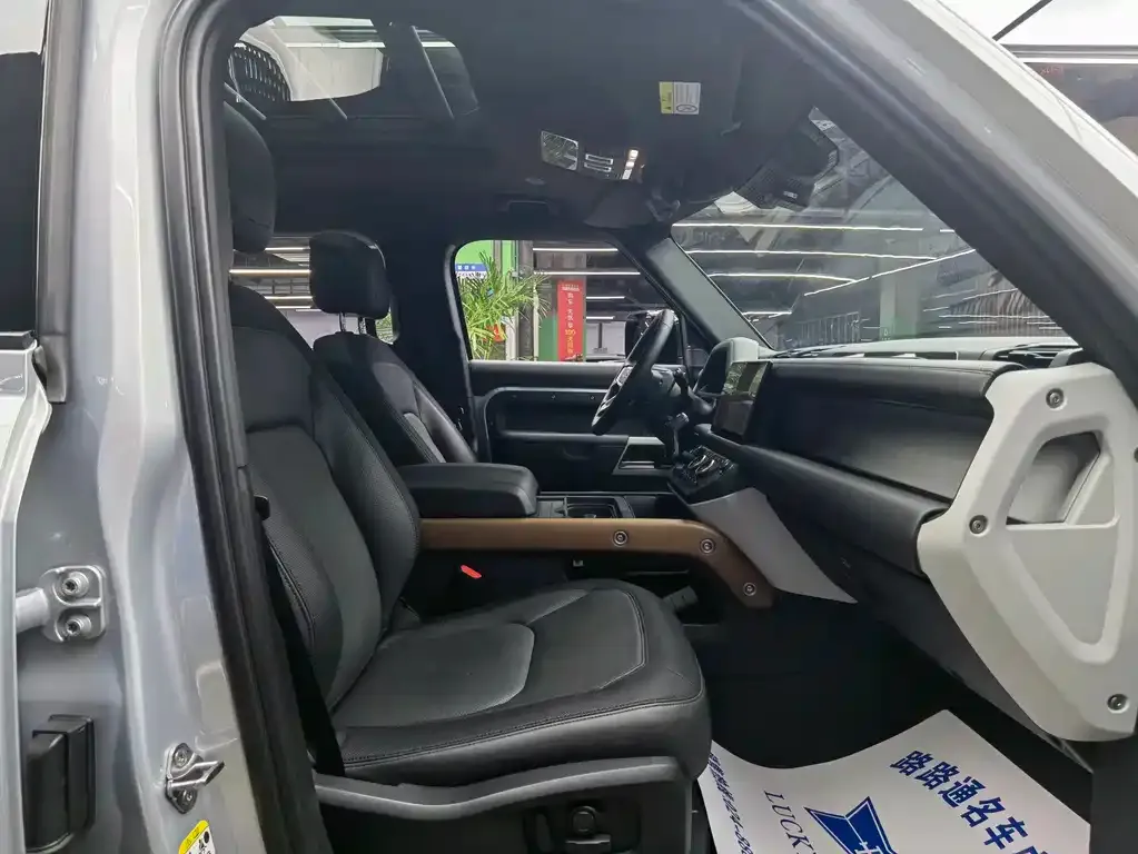 Land Rover Defender — фото 10