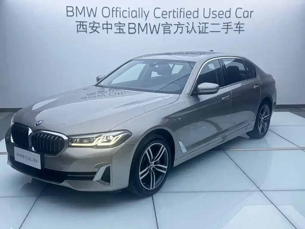 BMW 5 Series — фото 1