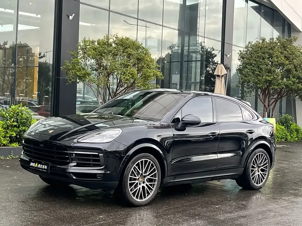Porsche Cayenne — фото 1