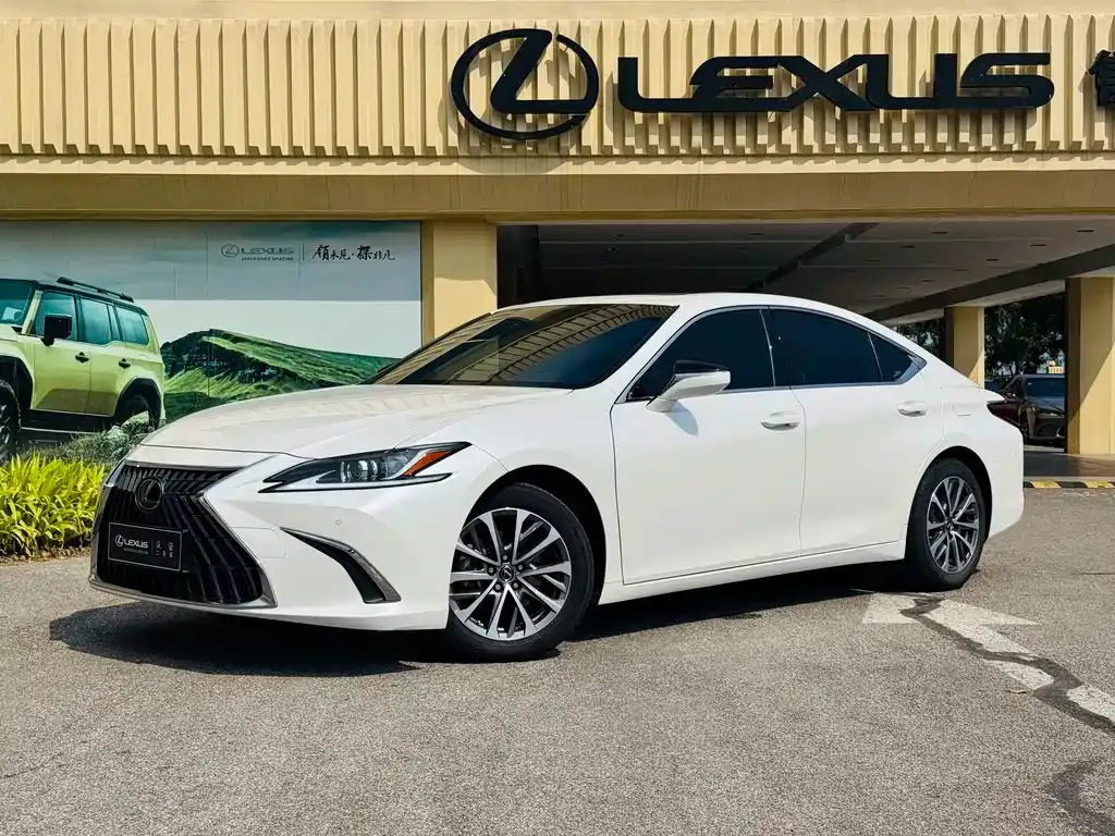 Lexus ES — фото 1