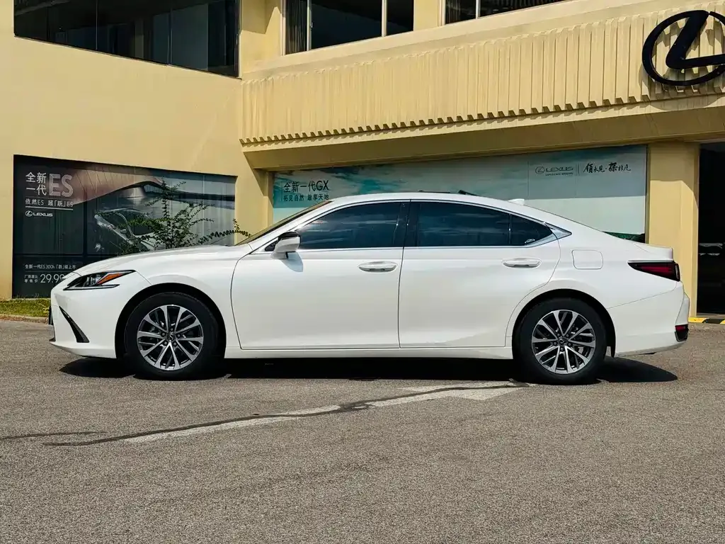 Lexus ES — фото 5