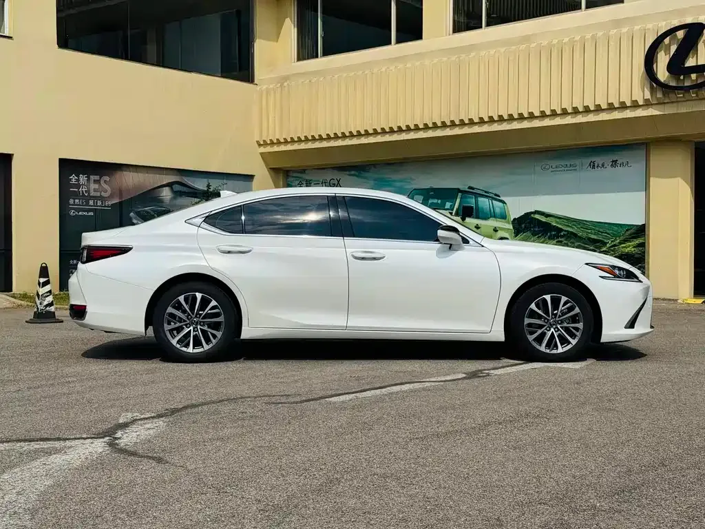 Lexus ES — фото 7