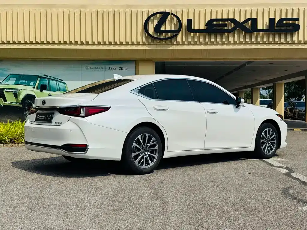Lexus ES — фото 6