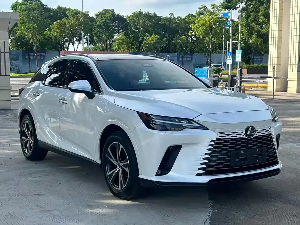 Lexus RX — фото 1
