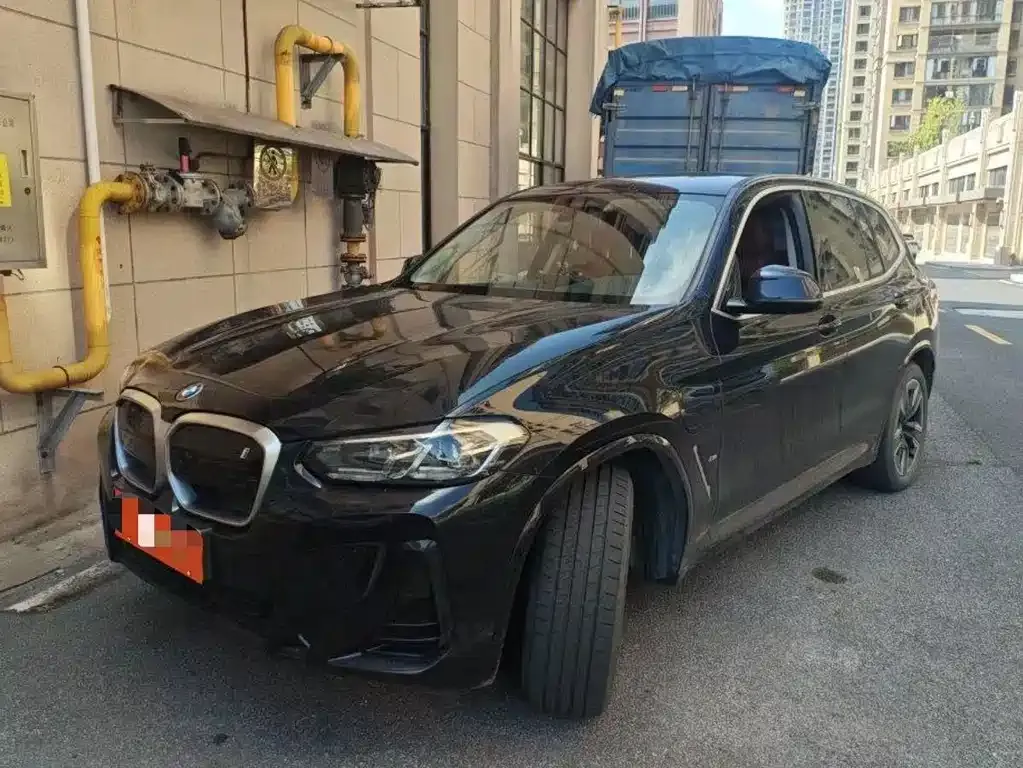 BMW iX3 — фото 1