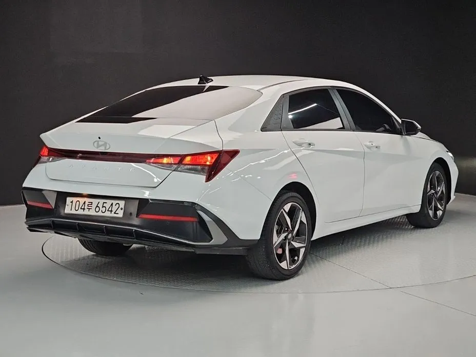 Hyundai AVANTE — фото 3
