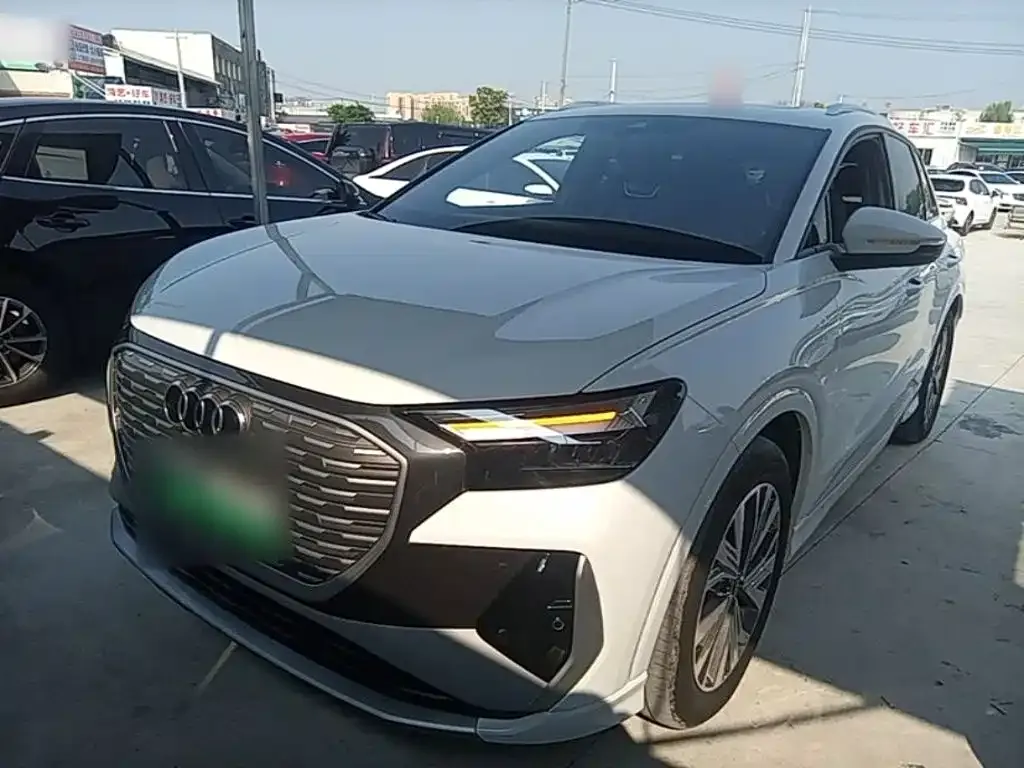 Audi Q4 e-tron — фото 10