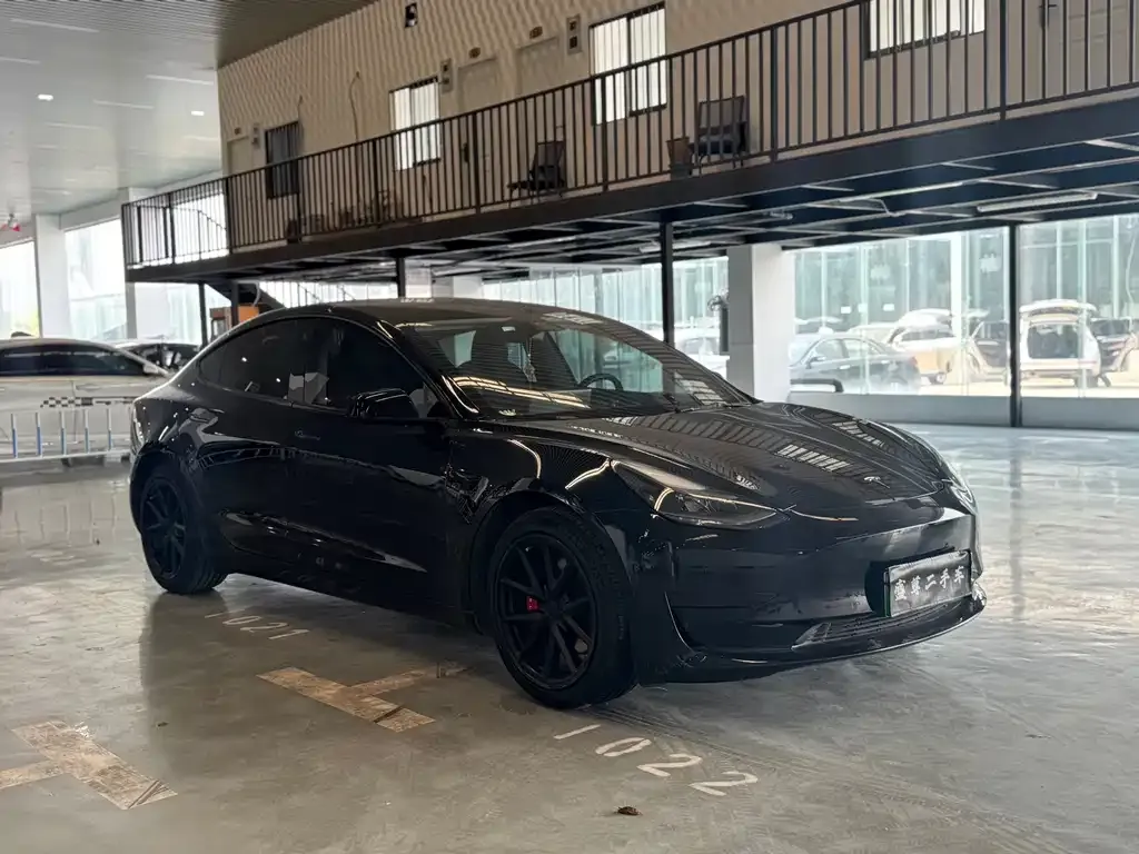 Tesla Model 3 — фото 10