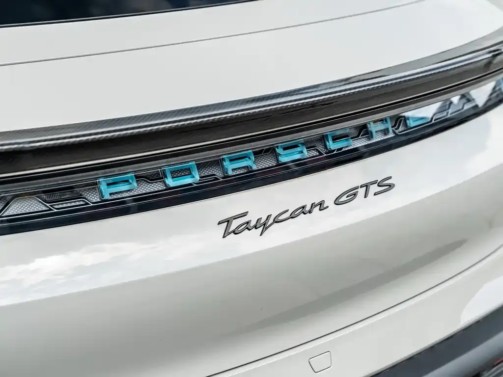 Porsche Taycan — фото 7