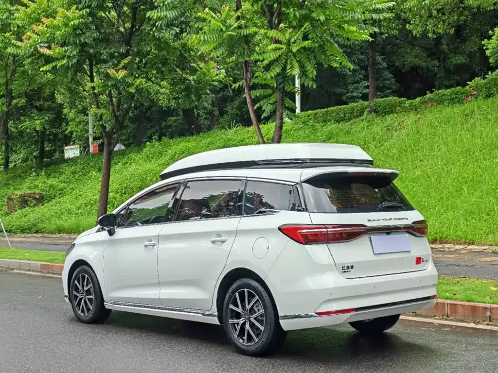 BYD MAX New Energy — фото 7