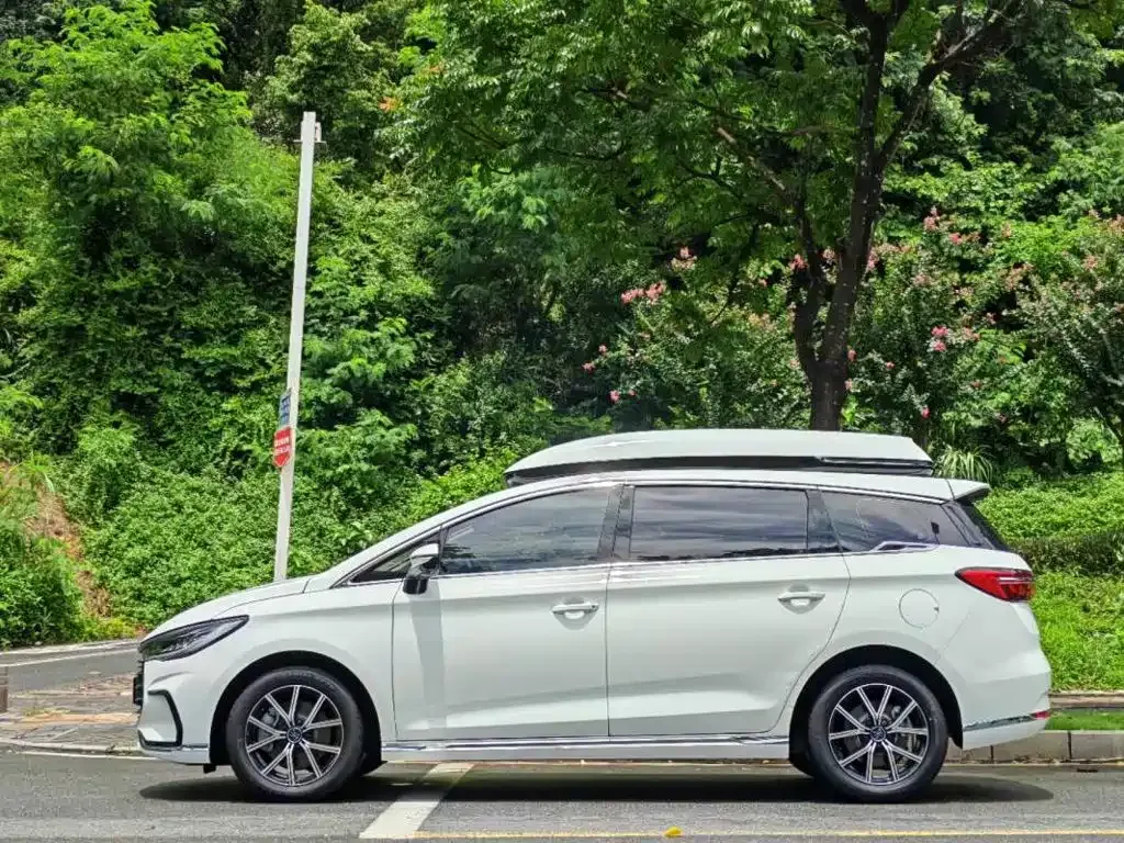 BYD MAX New Energy — фото 5
