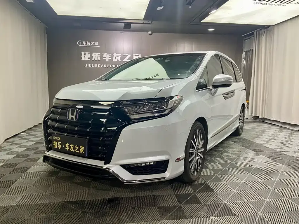 Honda Elysion — фото 1
