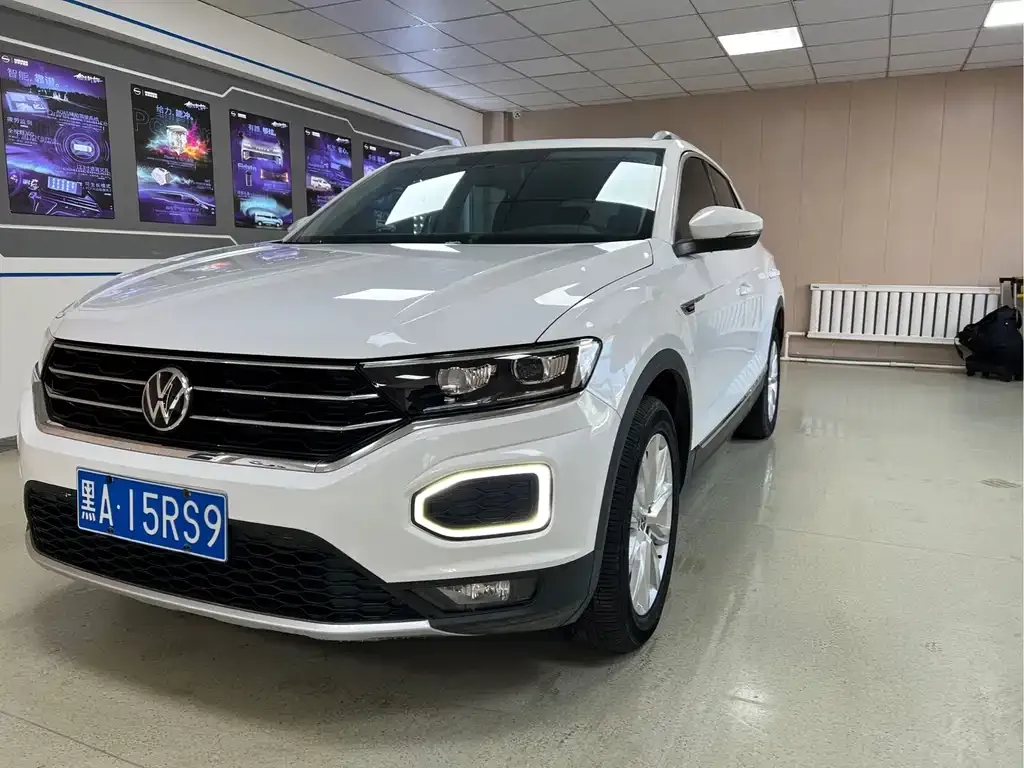 Volkswagen T-Roc — фото 1
