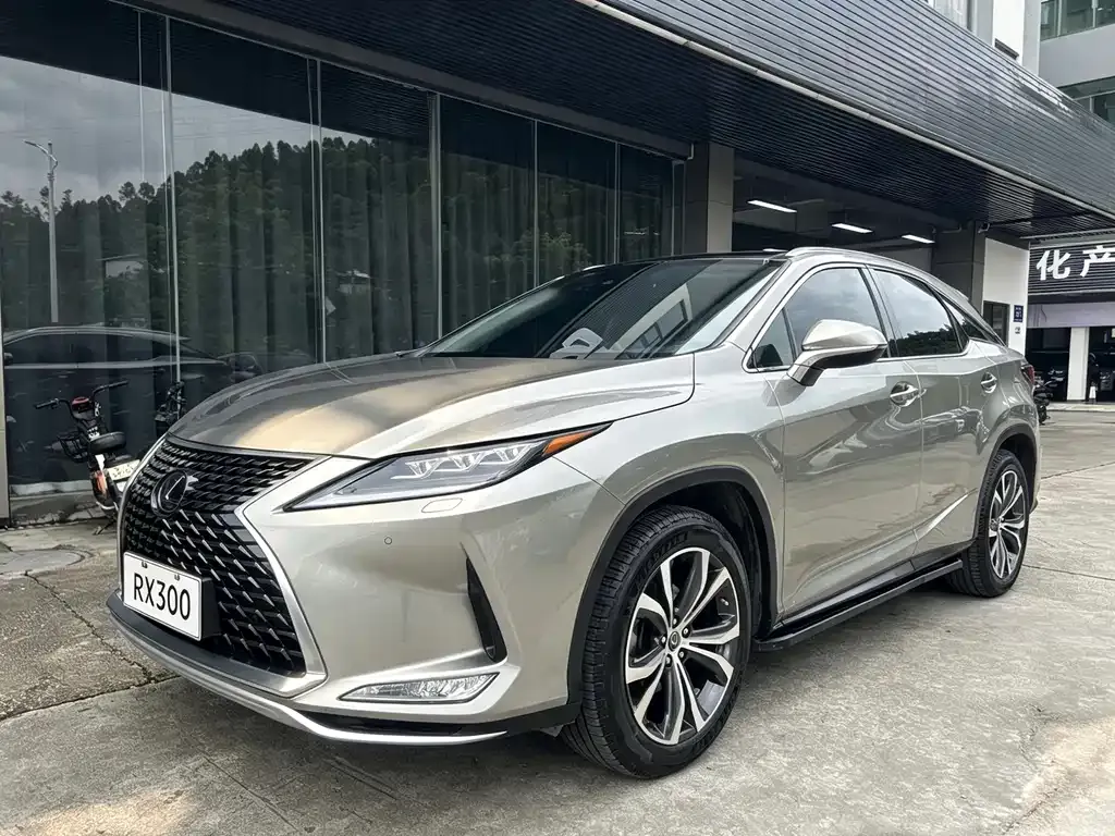 Lexus RX — фото 1