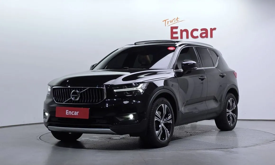 Volvo XC40 — фото 1