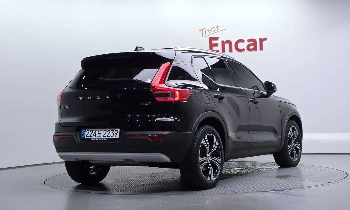 Volvo XC40 — фото 6