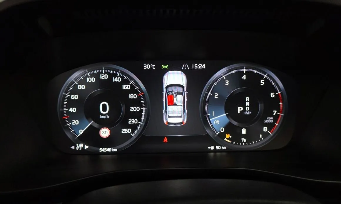 Volvo XC40 — фото 2