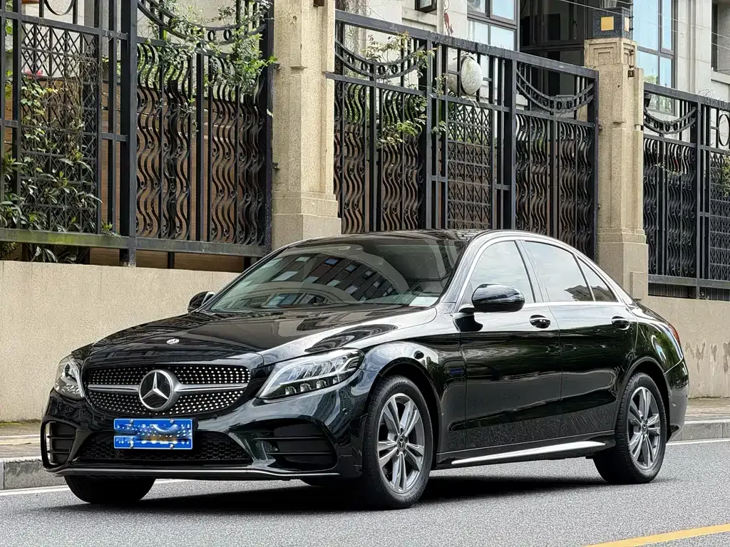 Mercedes-Benz C-Class — фото 1
