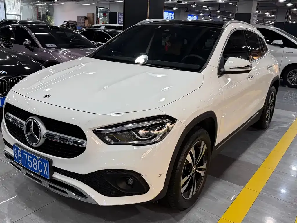 Mercedes-Benz GLA — фото 1