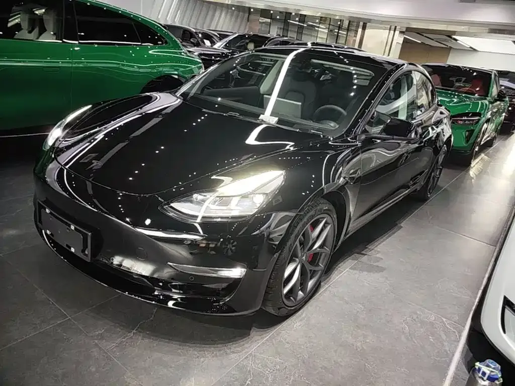 Tesla Model 3 — фото 1