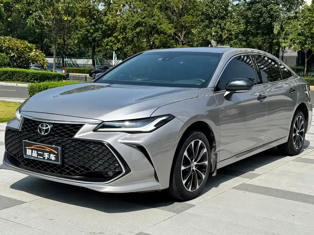 Toyota Avalon — фото 1