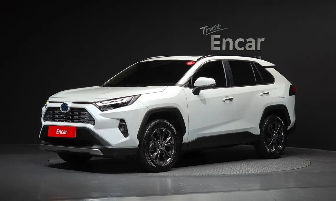 Toyota RAV4 — фото 1