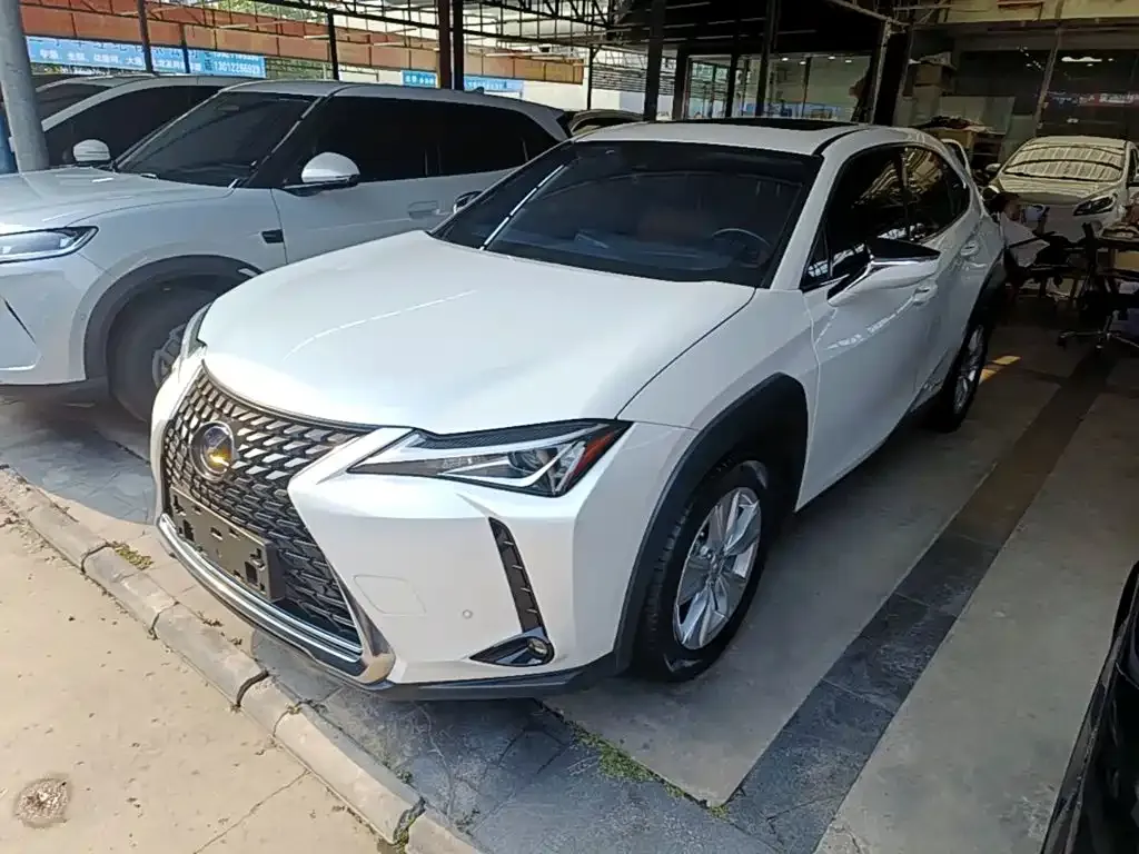 Lexus UX — фото 1