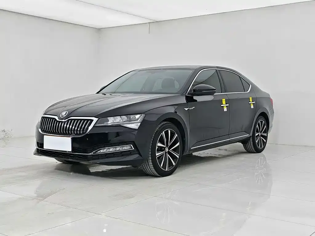 Skoda Superb — фото 1