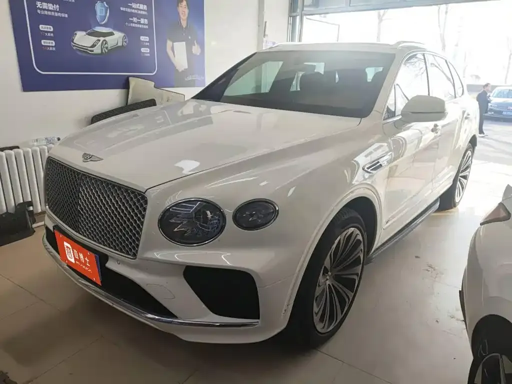 Bentley Bentayga — фото 1
