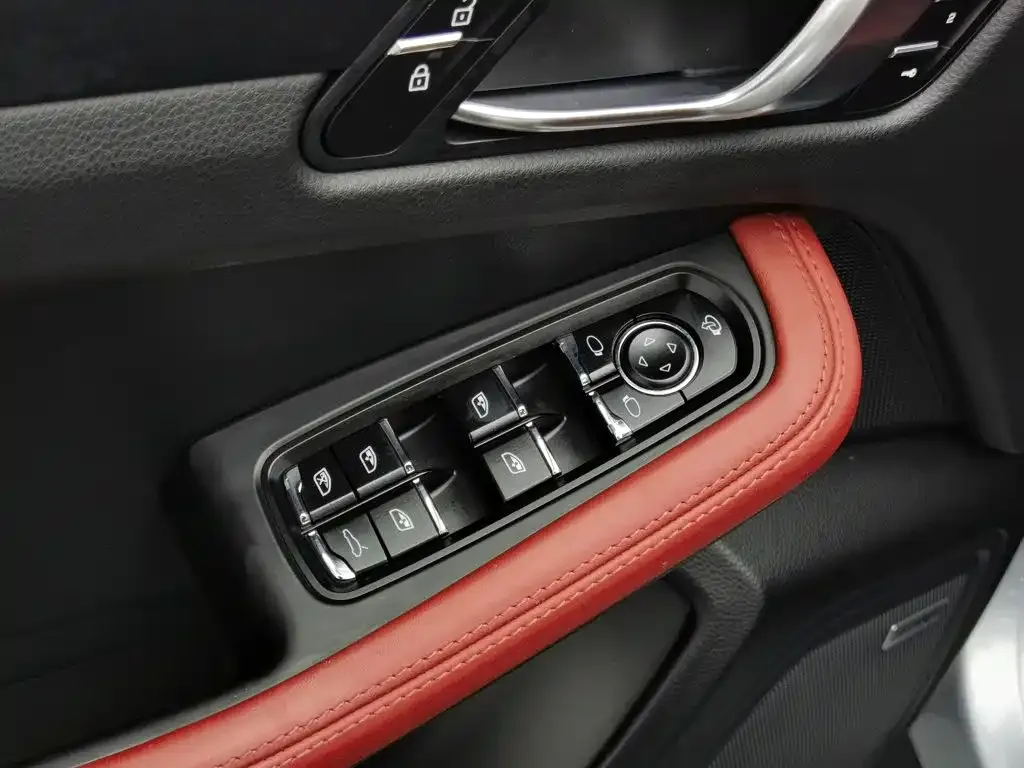 Porsche Macan — фото 10