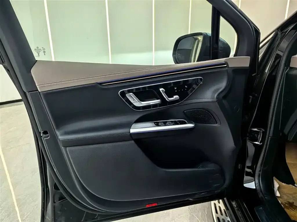 Mercedes-Benz EQE SUV — фото 4