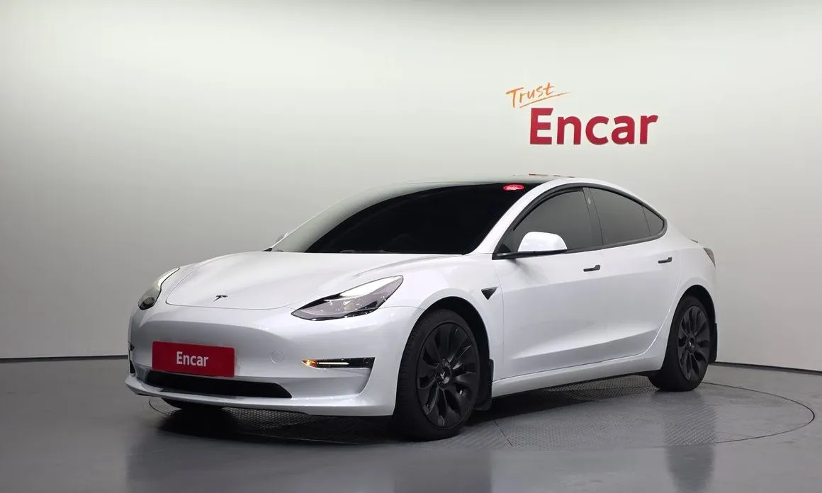 Tesla Model 3 — фото 1