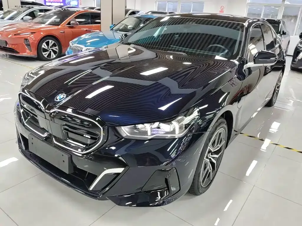 BMW i5 — фото 1
