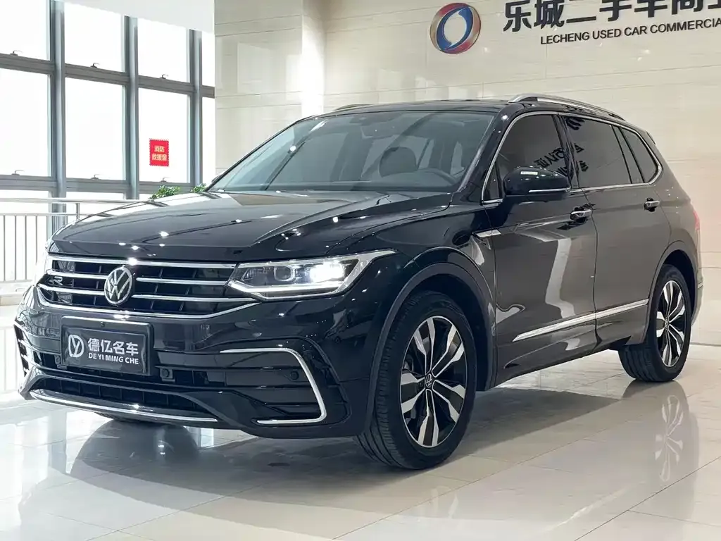 Volkswagen Tiguan L — фото 1