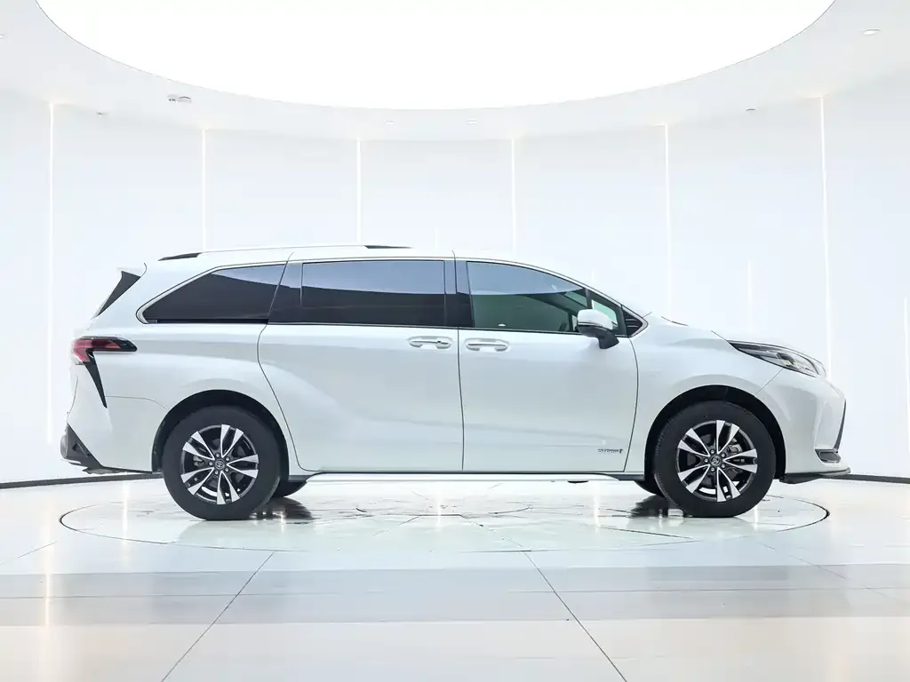 Toyota Granvia — фото 5