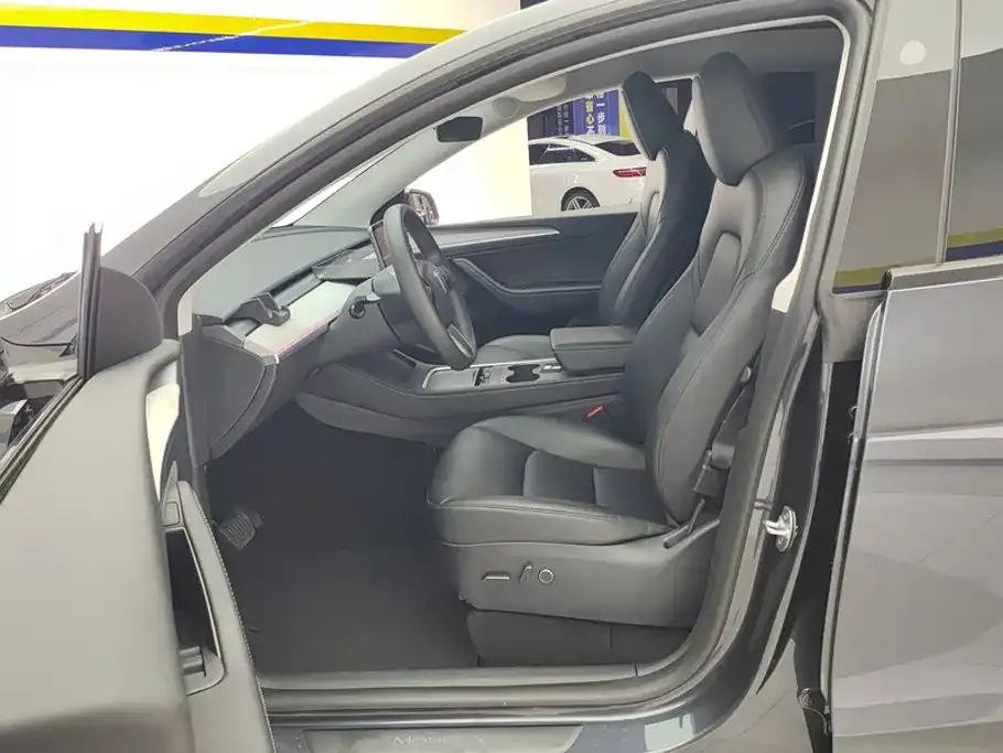 Tesla Model Y — фото 7