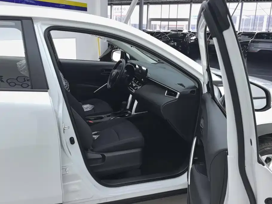 Toyota Corolla Cross — фото 10
