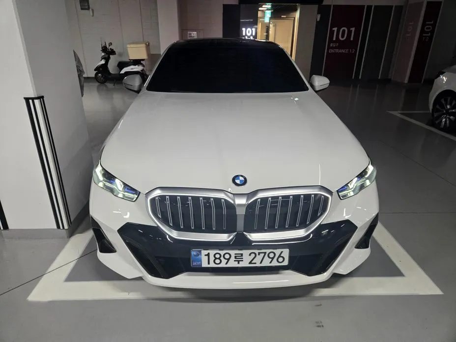 BMW 5-Series — фото 1