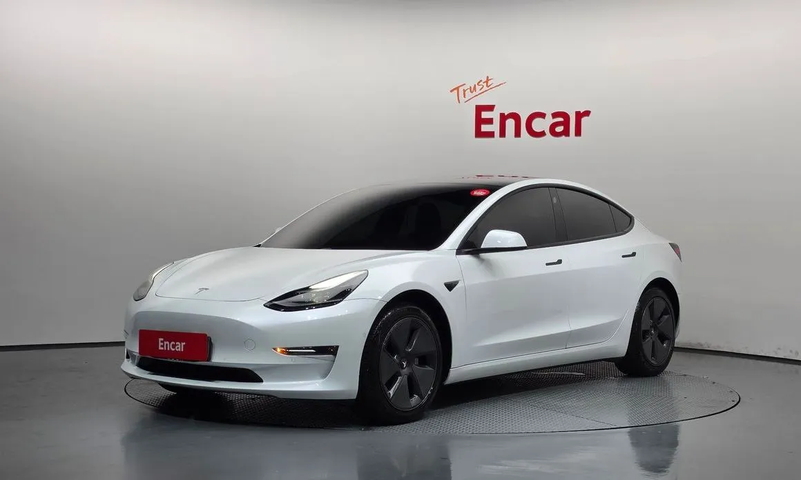 Tesla Model 3 — фото 1