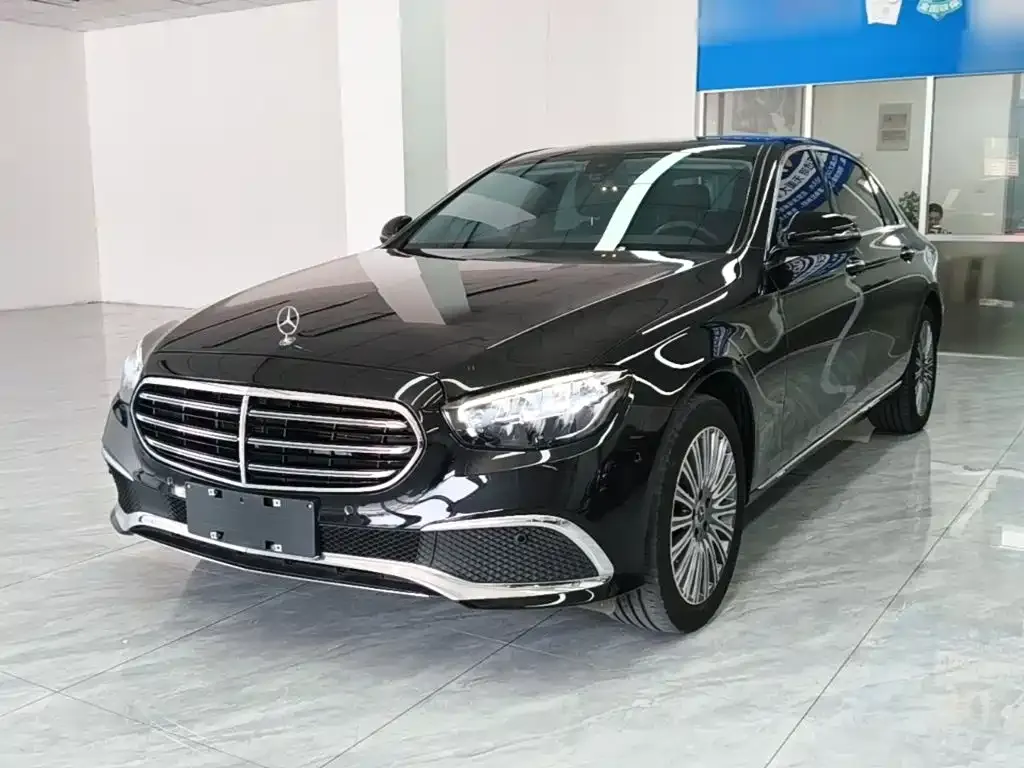 Mercedes-Benz E-Class — фото 1
