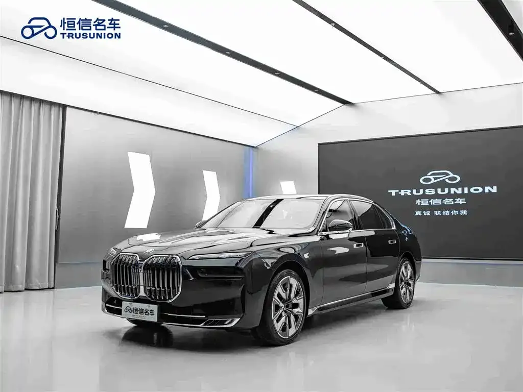 BMW 7 Series — фото 9