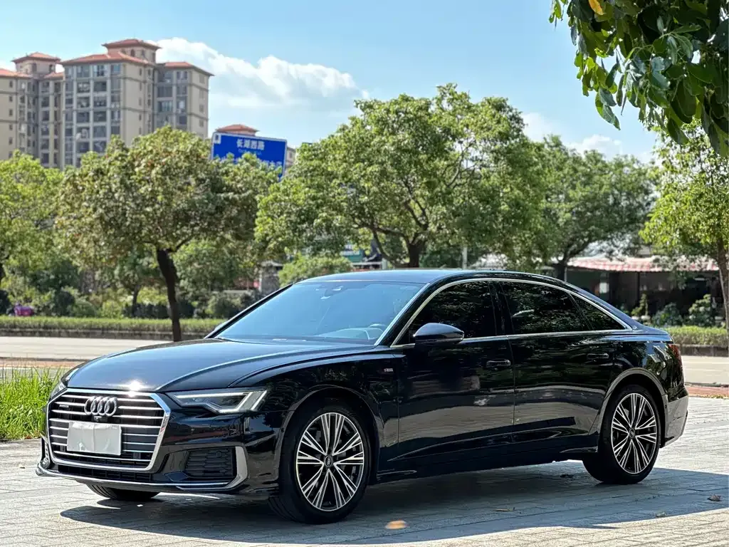 Audi A6L — фото 1